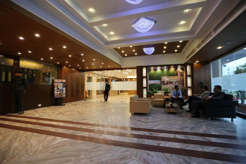 Silver Cloud Hotel & Banquets Ahmedabad - Interior Entrance