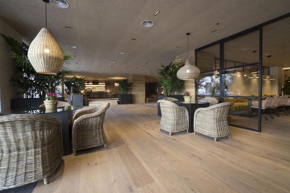 Hotel Zenit Sevilla - Lobby Sitting Area
