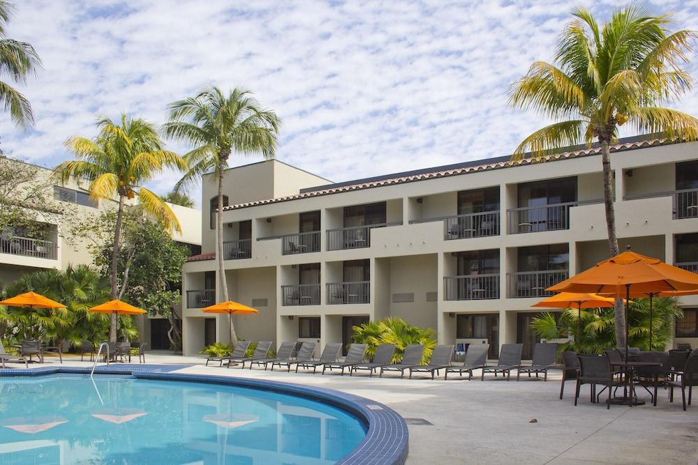 Miami Lakes Hotel - Featured Image