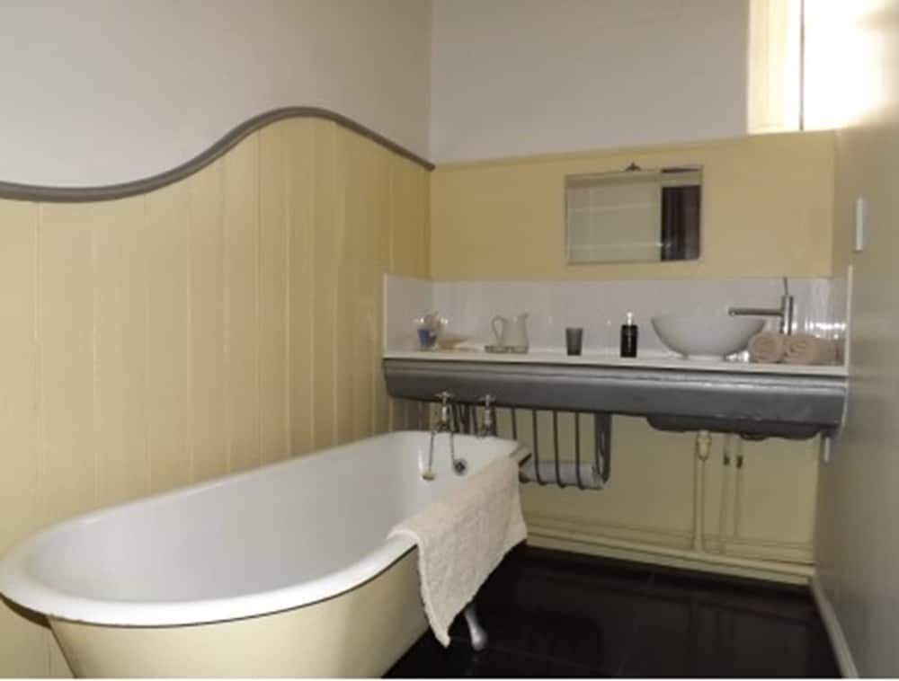 Leithen Lodge - Bathroom