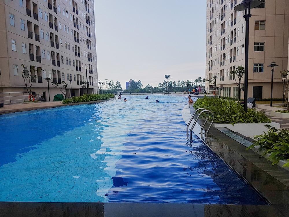 Comfy and Stylish 2BR Apartment at Ayodhya Residences - Pool