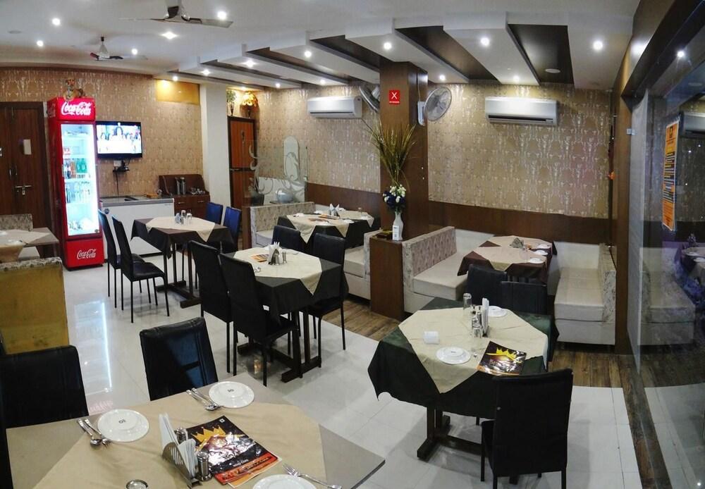 Hotel Kamad Giri - Restaurant