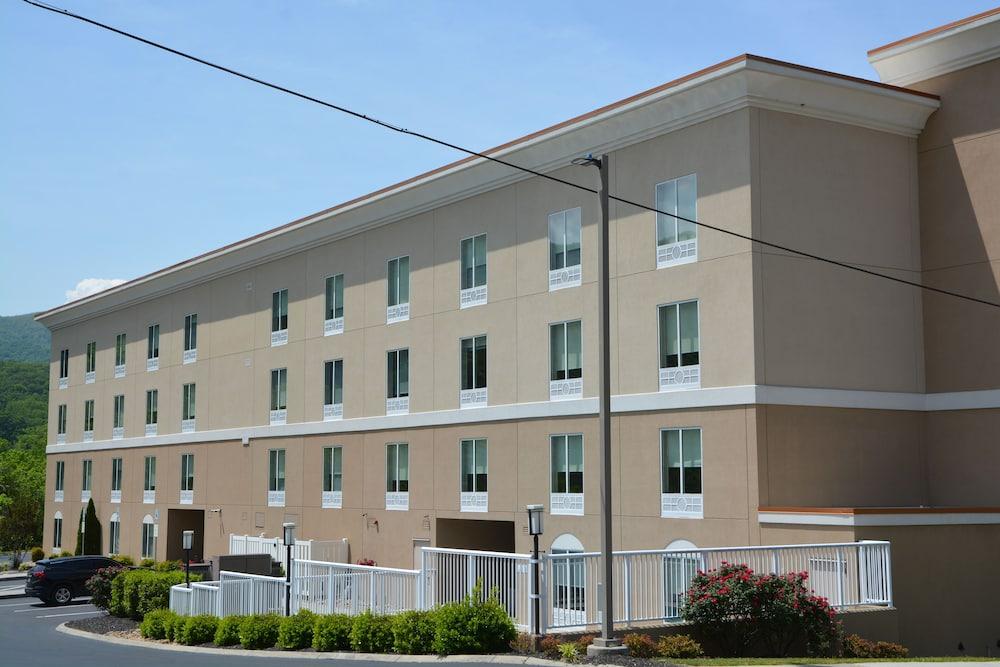Holiday Inn Express & Suites, Caryville, an IHG Hotel - Exterior