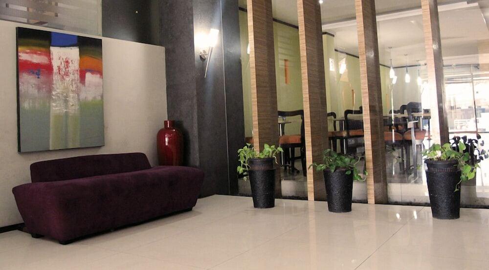 Hotel Alma - Lobby Sitting Area