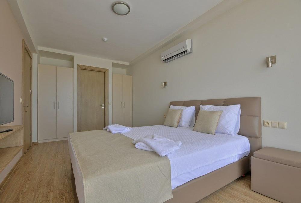 Delmar Suites & Residence - Room