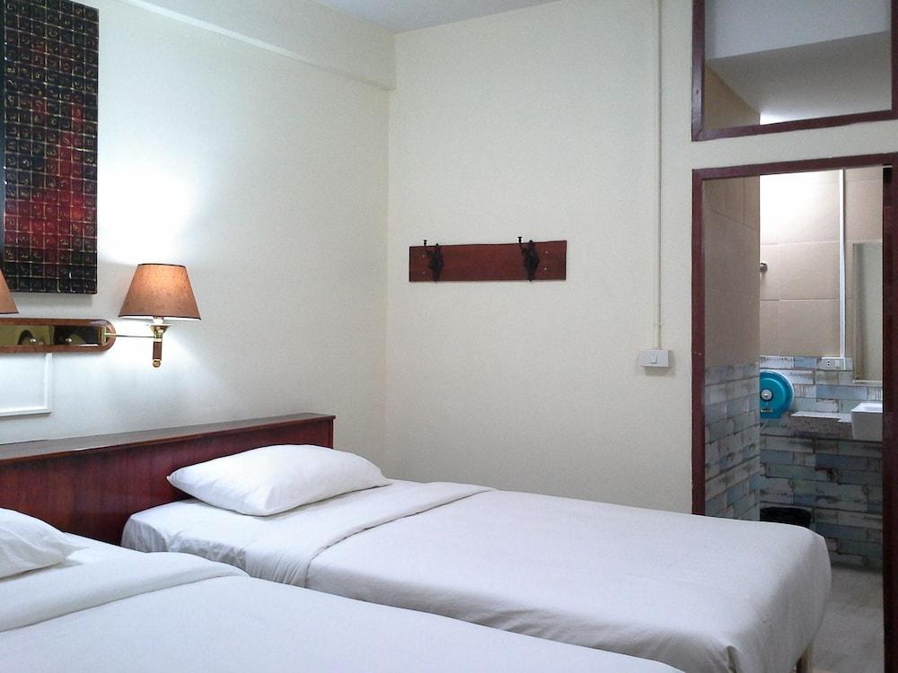 BC guesthouse Banglamphu - Featured Image