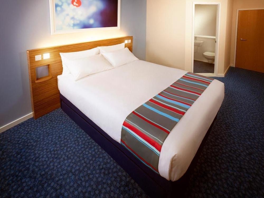 Travelodge Cardiff Atlantic Wharf Hotel - Room