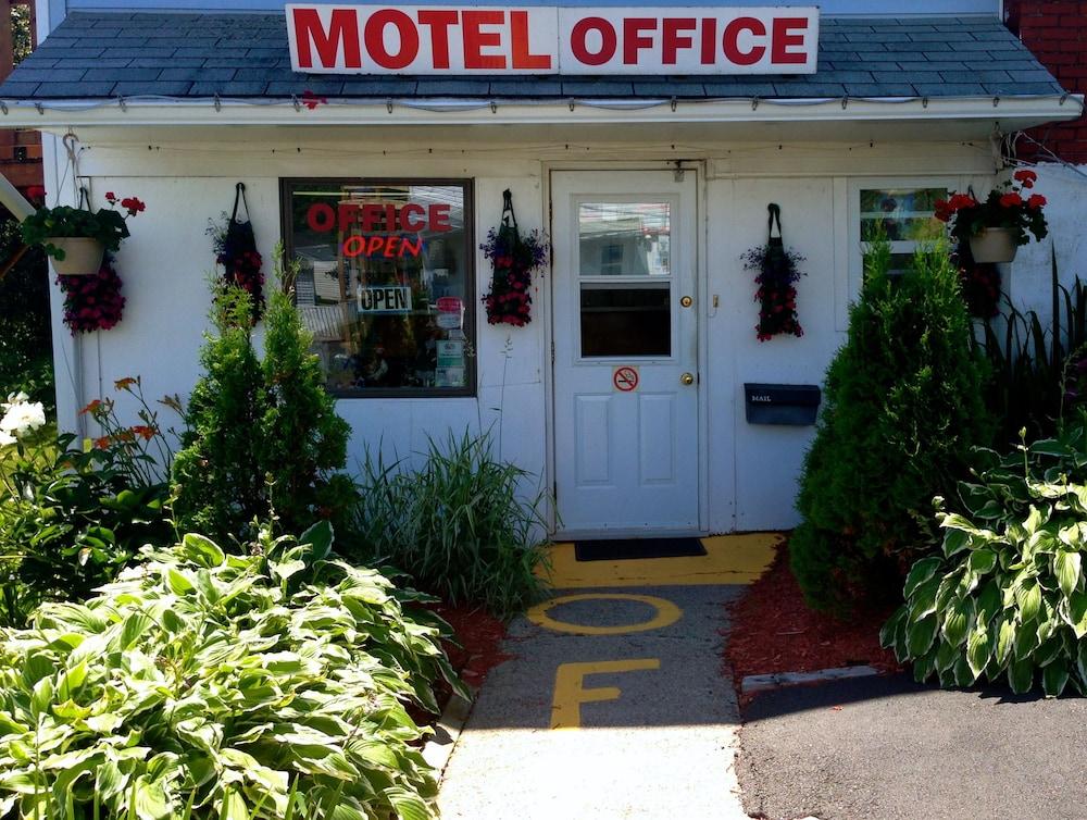 Hillside Motel - Check-in/Check-out Kiosk