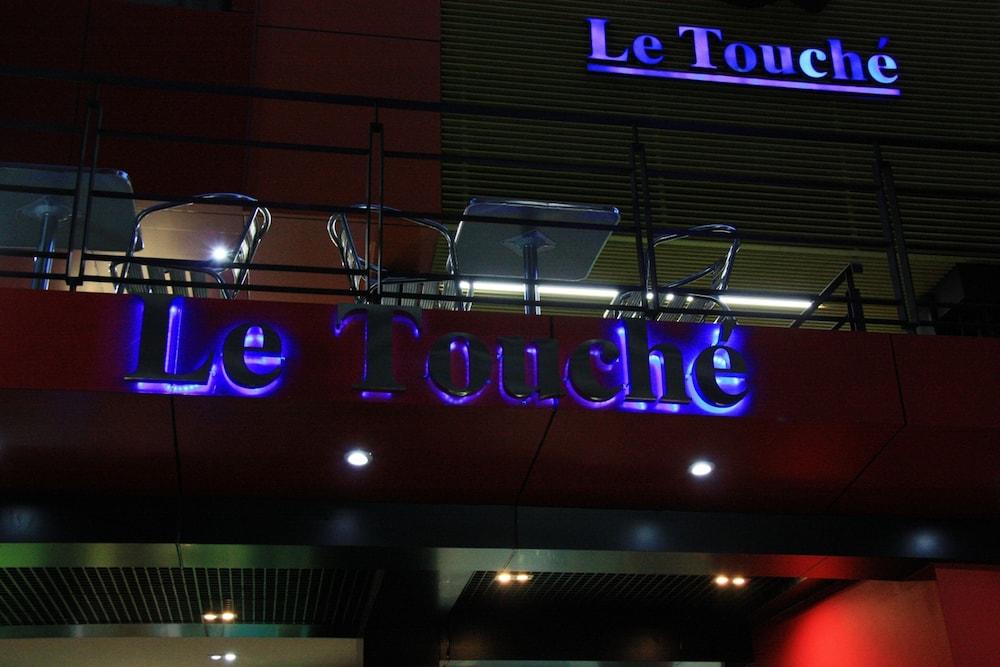 Le Touche' - Exterior detail