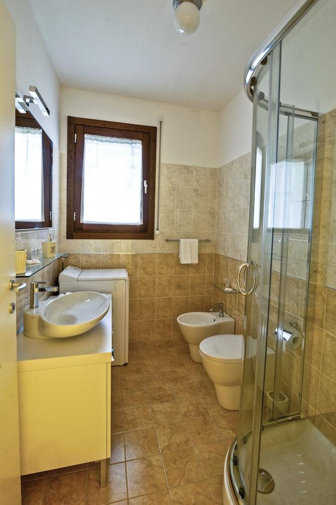 Residence Milano Bicocca - Bathroom Shower