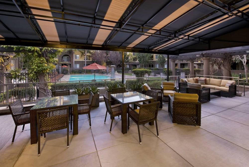 Bluebird Suites in Santa Clara - Outdoor Pool
