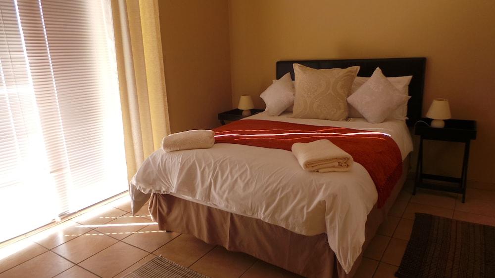 Klein Windhoek Self-Catering Apartments - Guestroom