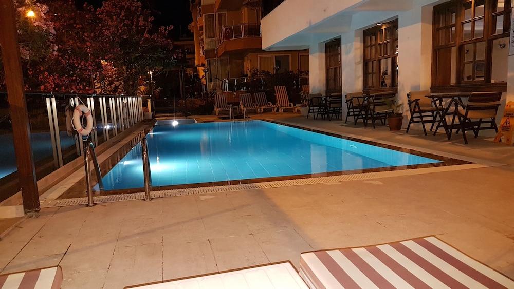 Samoy Hotel - Outdoor Pool