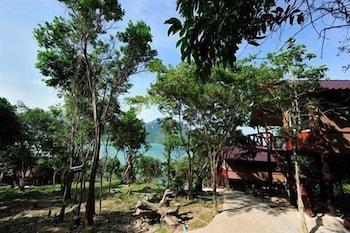 Phuphaya Seaview Resort - Property Grounds