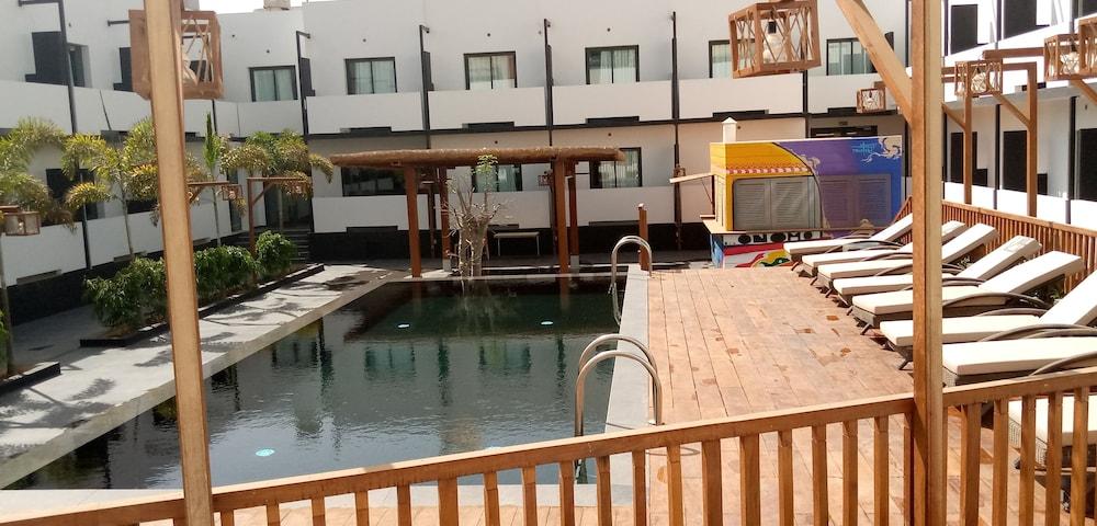 أونومو هوتل داكار - Outdoor Pool