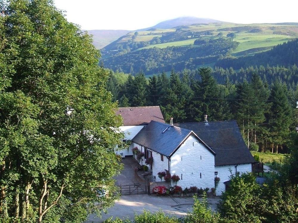 Dee Valley Cottages - Featured Image