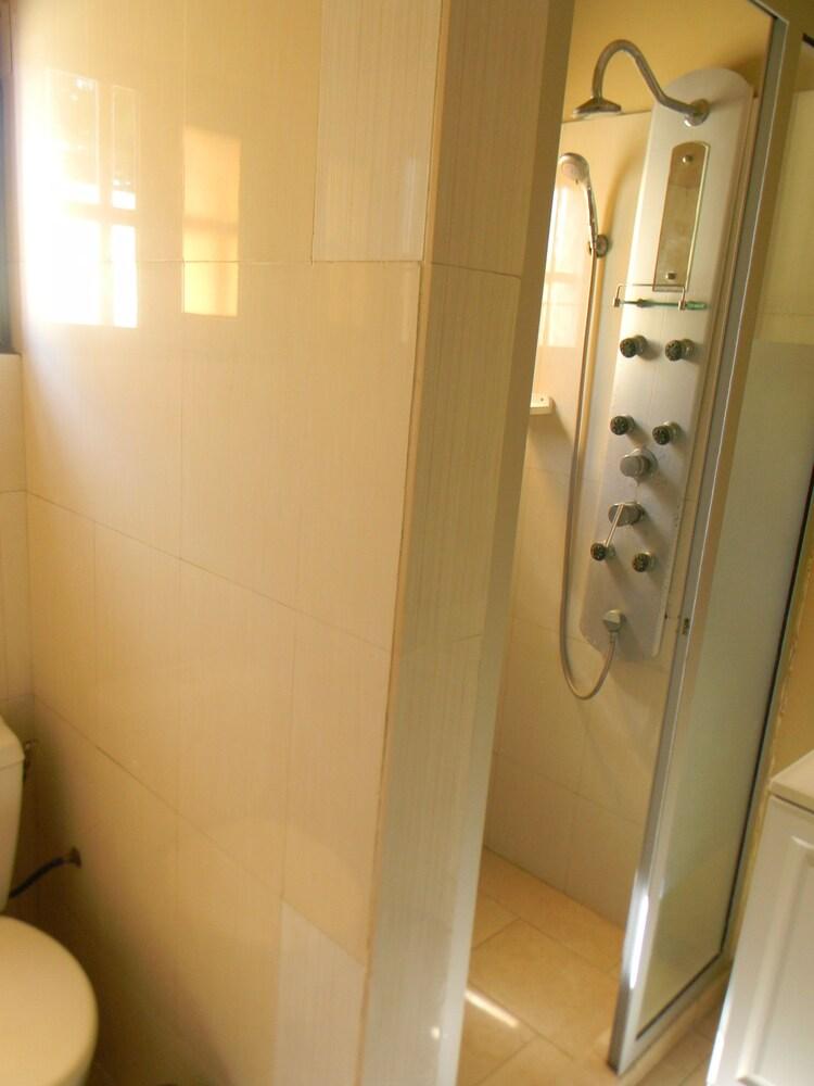 The Corporate Villa - Nyekonakpoe-Lome - Bathroom