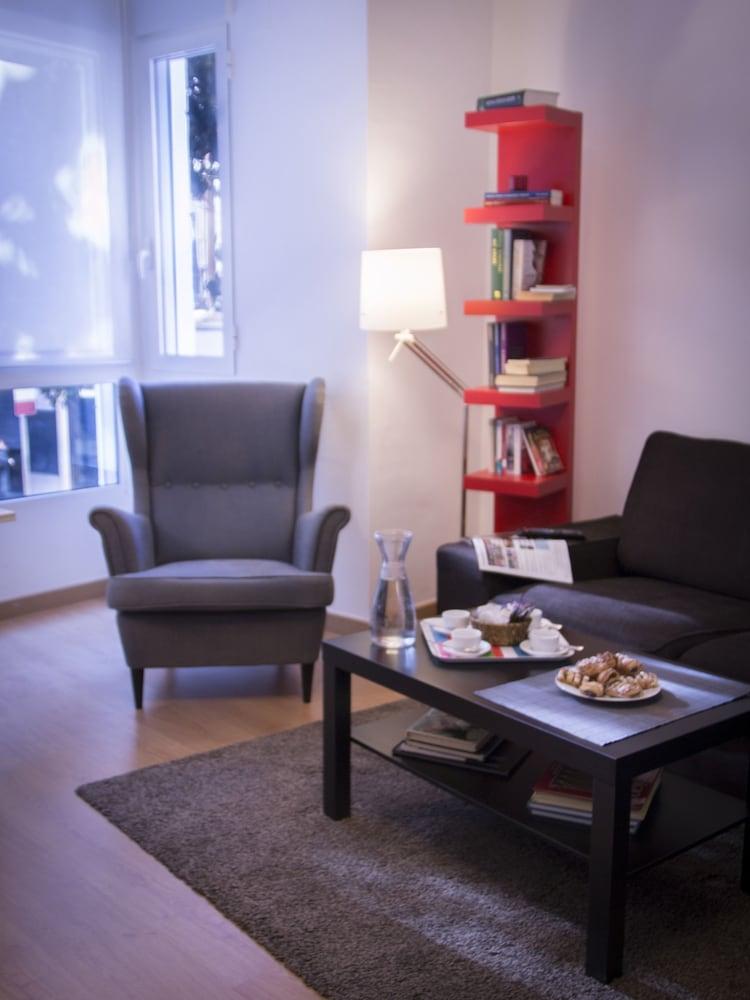 Apartamentos Prado Sastre - Living Room