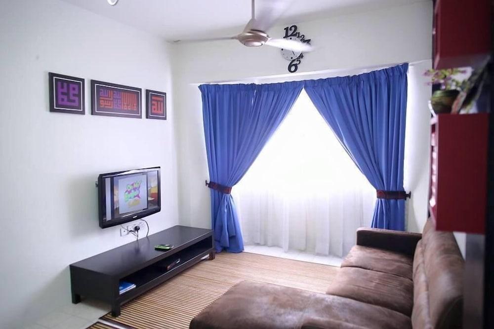 Nadia Damansara Damai Homestay - Living Room
