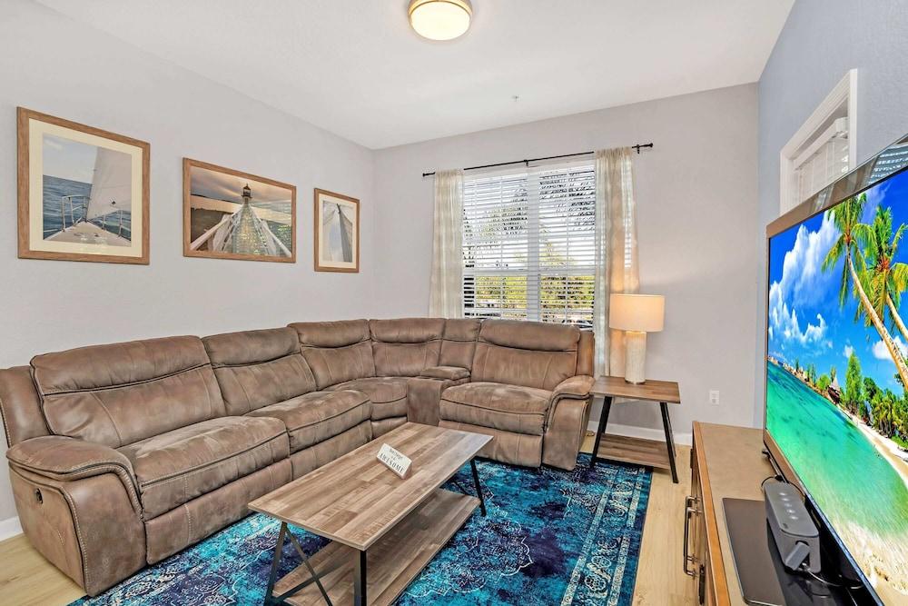 Spacious Condo With Balcony Near Themed Parks! #3vc406 - Featured Image