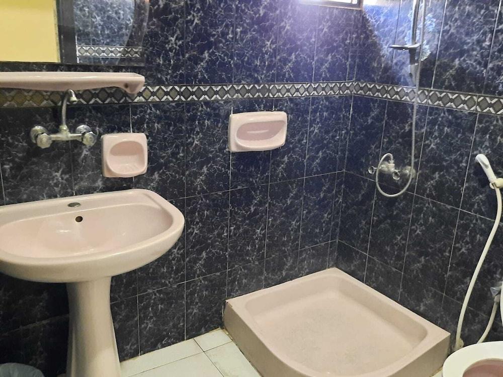 Al-Khalili Apartment - Bathroom