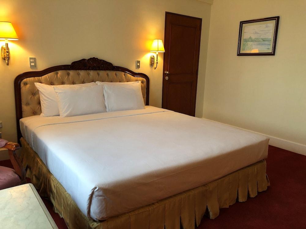 Manila Prince Hotel - Room