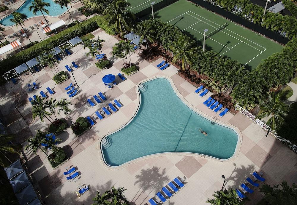 Sunny Isles Suites - Outdoor Pool