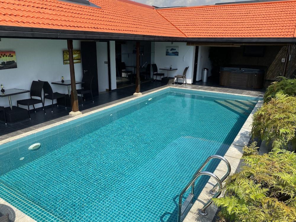 D Villas - Rooftop Pool