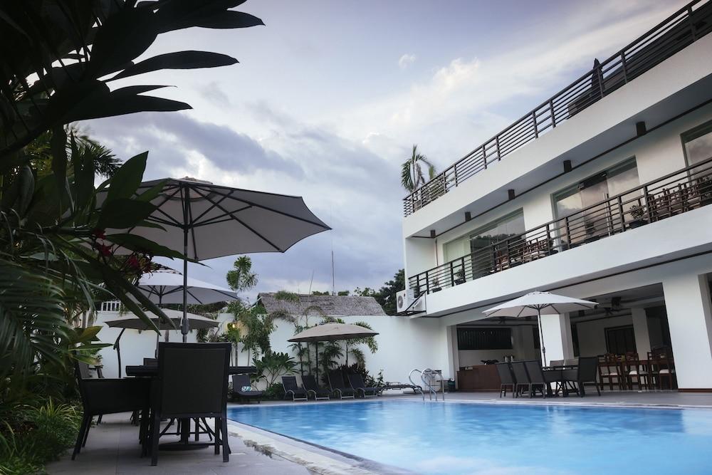 Ipil Suites Puerto Princesa - Pool