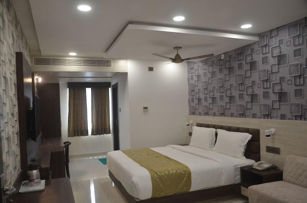 Hotel Rajeev Regency - Room