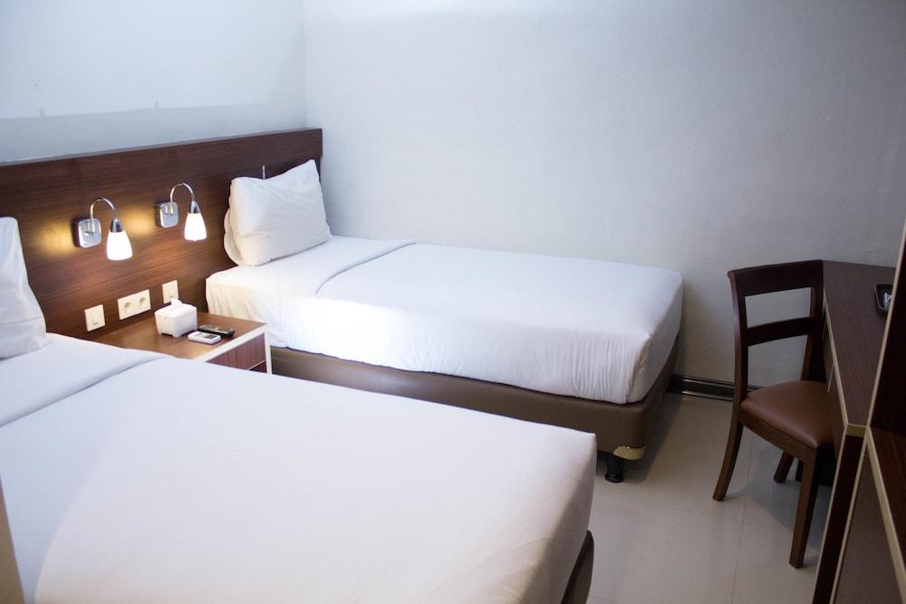 Megara Hotel Pekanbaru - Room