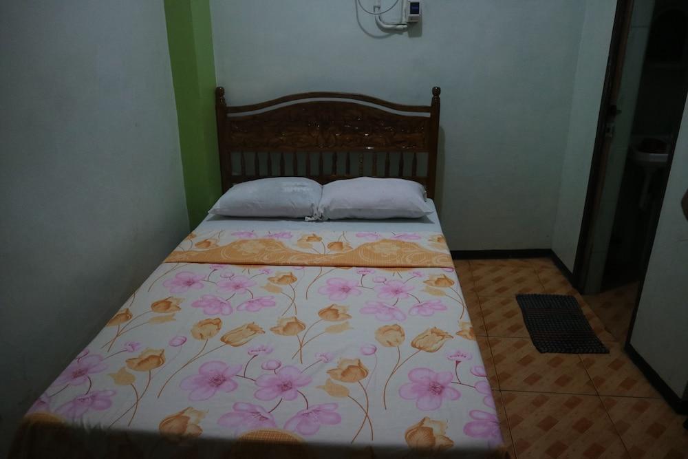 Miles Pension House - Room