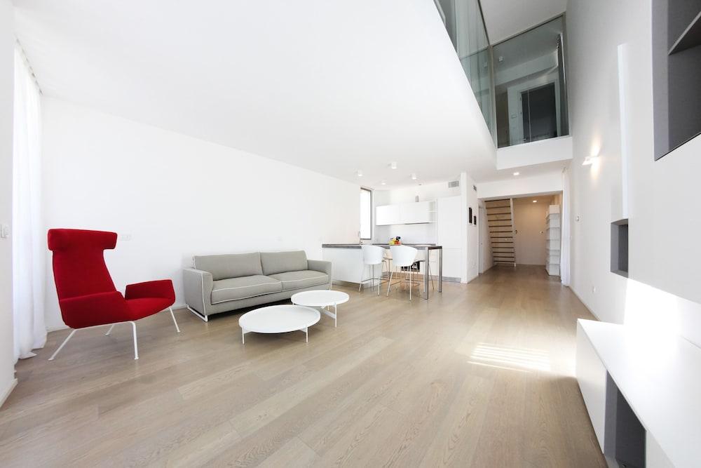 Be Apartments Volturno - Living Room