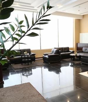 Belle Tower Luxury Hotel Apartments - Lobby Sitting Area