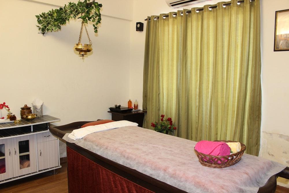 Pallavi áVIDA - Treatment Room