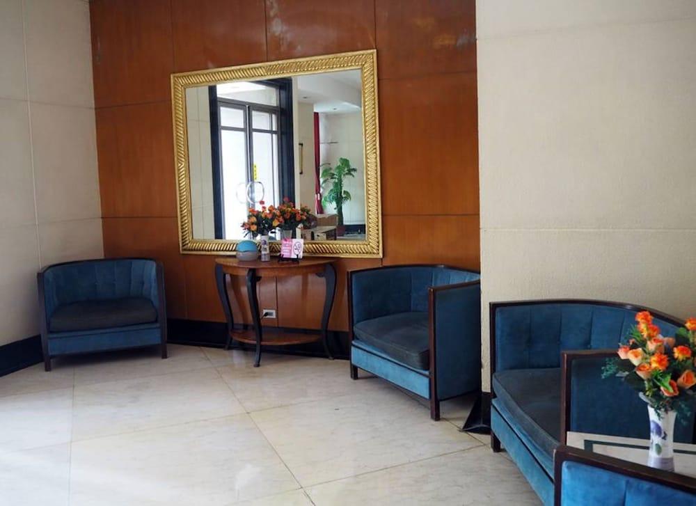 Suites de Marina Manila - Lobby Sitting Area