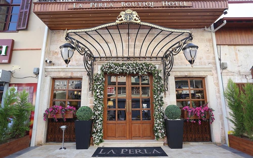 La Perla Premium Hotel - Special Class - Featured Image