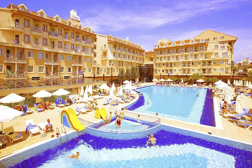 Diamond Beach Hotel & Spa - Outdoor Pool