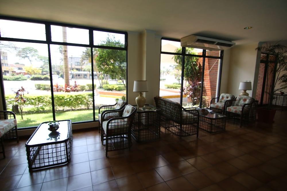 Hotel Las Palmas - Lobby Sitting Area