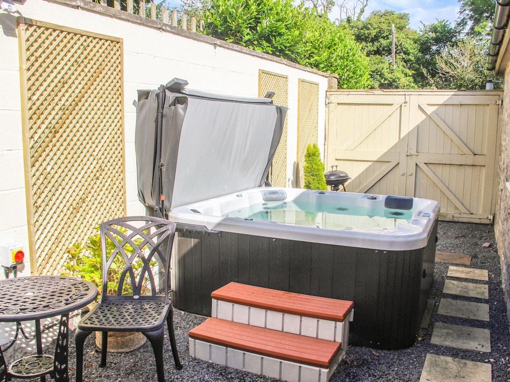 The Rest - Outdoor Spa Tub