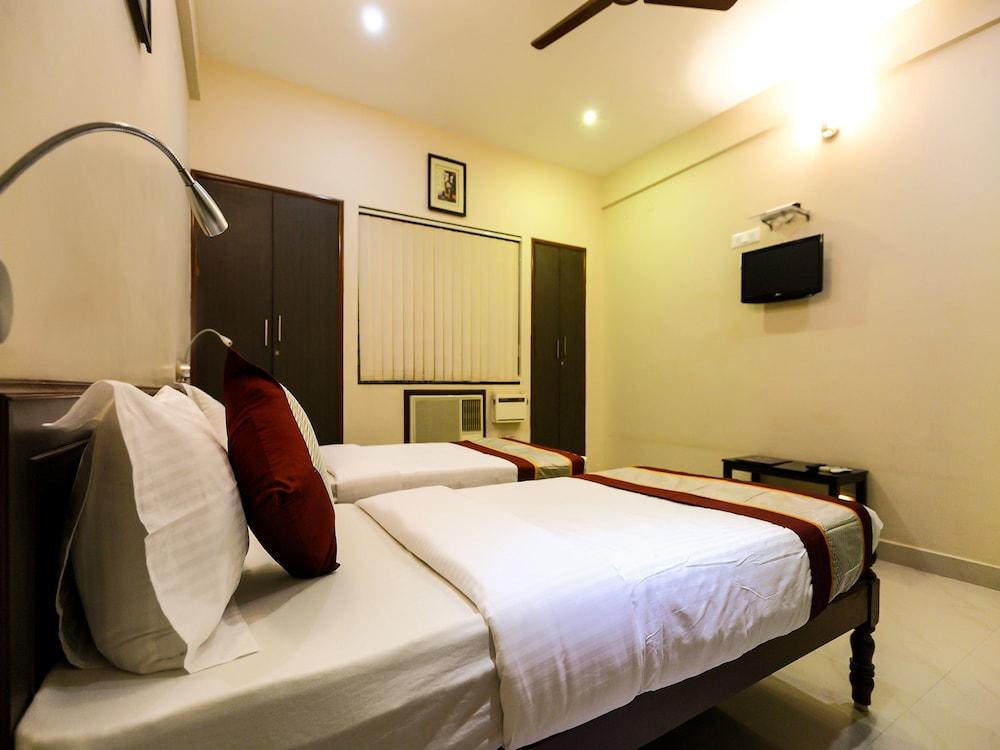 OYO Flagship 12665 Chrompet - Guestroom
