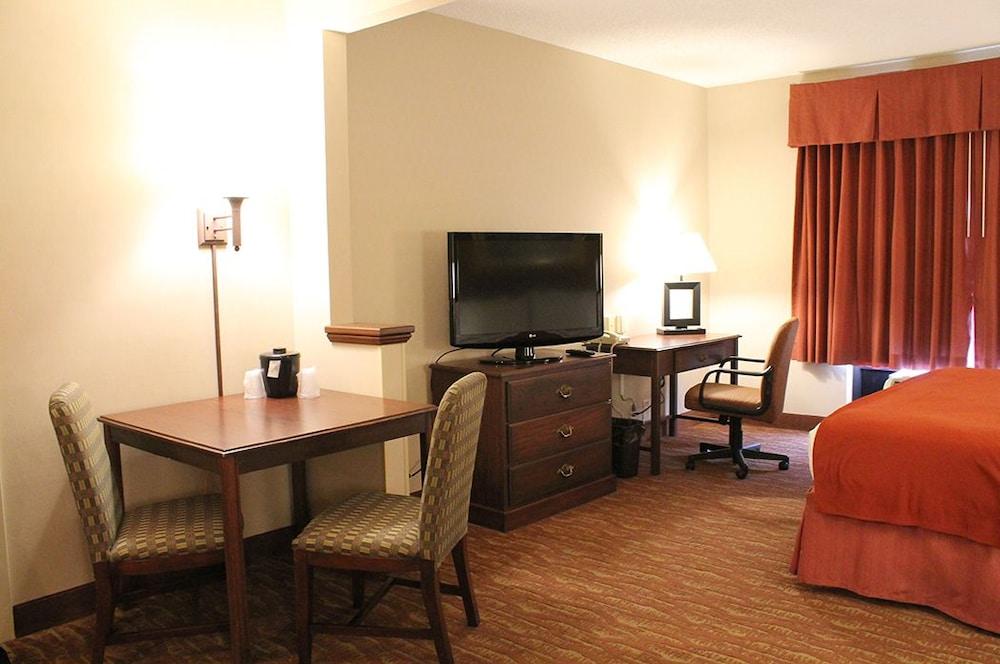 Auburn Place Hotel & Suites - Paducah - Room