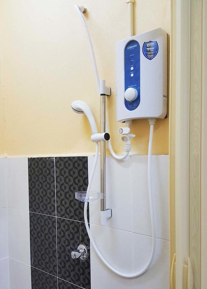 Draii Chalet - Bathroom Shower