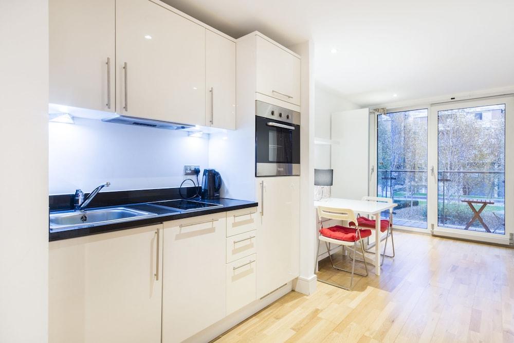 Modern Apt. in the Heart of Docklands - Private kitchen