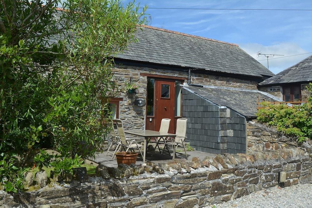 A spacious barn conversion with charming features near Looe - Exterior