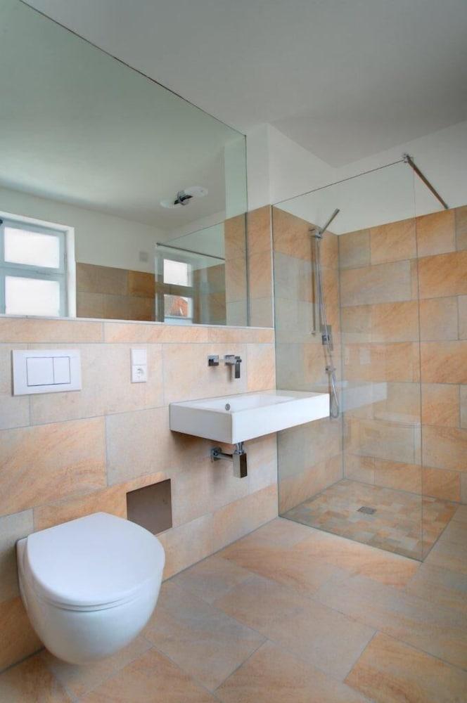 Villa Behr - Bathroom Shower