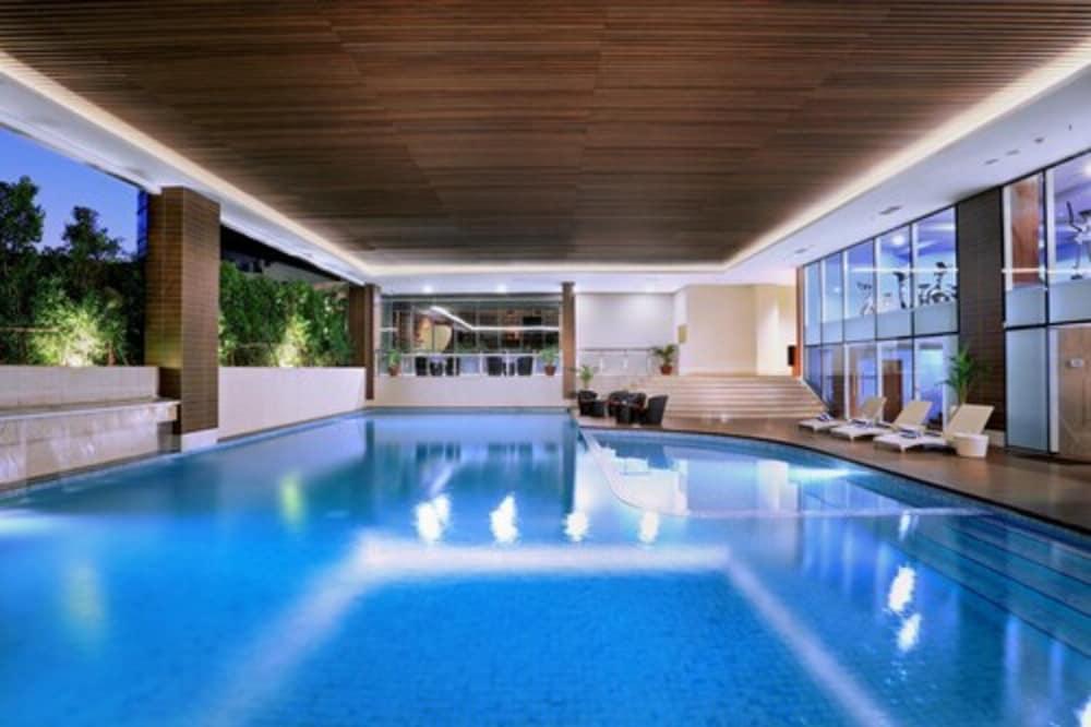 Atria Hotel Gading Serpong - Indoor Pool