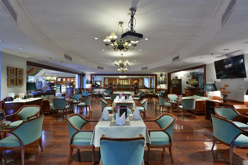 Evergreen Laurel Hotel Bangkok - Lobby Sitting Area