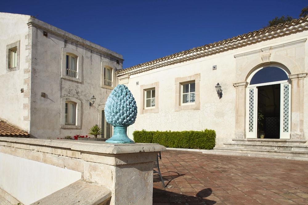 Borgo di Luce - I Monasteri Golf Resort & SPA - Exterior detail