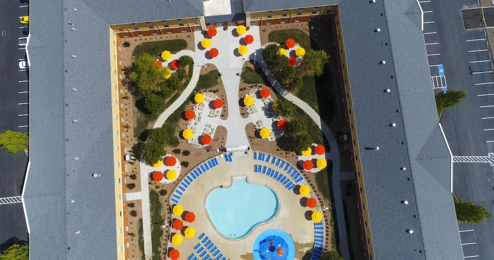 سيدار بوينتس إكسبريس هوتل - Outdoor Pool